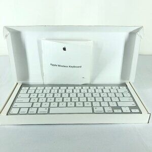 Apple Wireless Keyboard in White and Silver